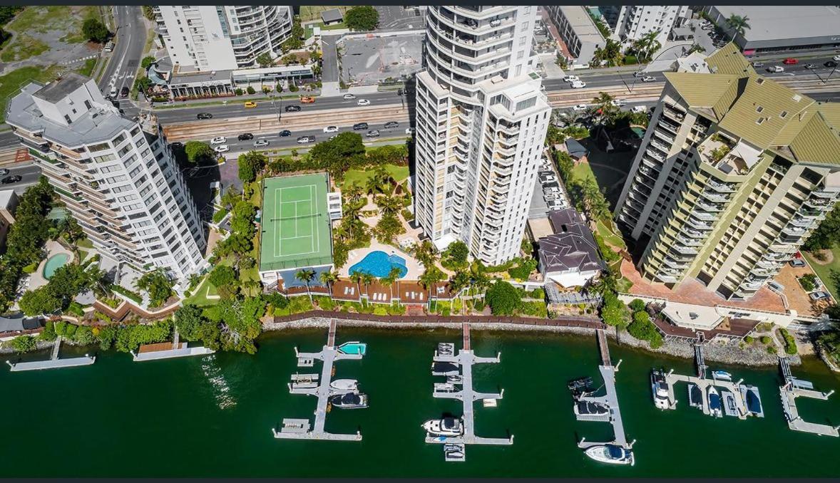 The Pinnacle Apartments Gold Coast Exterior photo